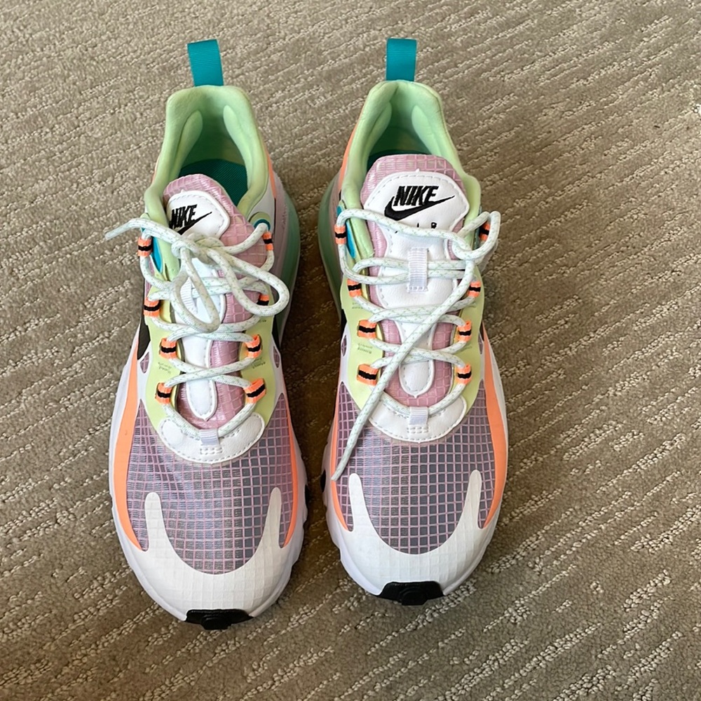 Like new! Nike 270 React pastel tone